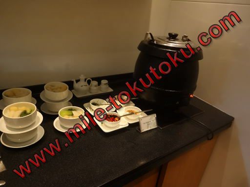 クアラルンプール空港 キャセイ航空ラウンジ ヌードルコーナー