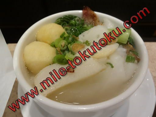 クアラルンプール空港 キャセイ航空ラウンジ 麺