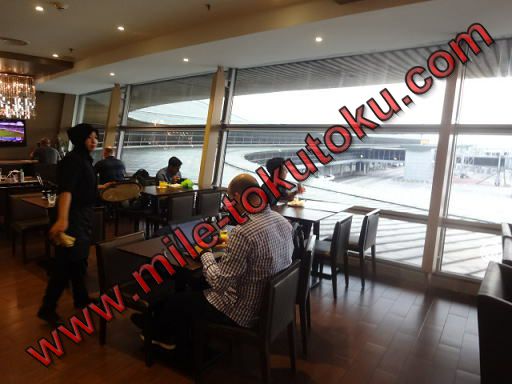 クアラルンプール空港 プラザプレミアムラウンジ ダイニングエリア