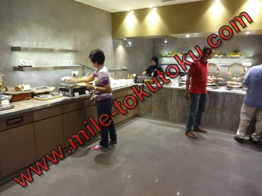 クアラルンプール空港 プラザプレミアムラウンジ 食事コーナー