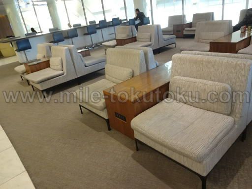 ロサンゼルス空港 大韓航空ラウンジ ソファー