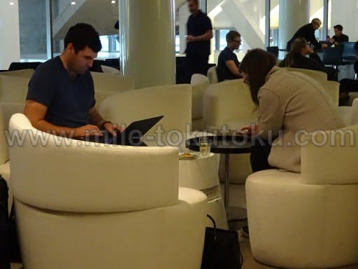 ロサンゼルス空港 大韓航空ラウンジ ソファー