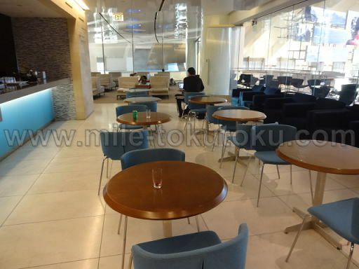 ロサンゼルス空港 大韓航空ラウンジ テーブル席