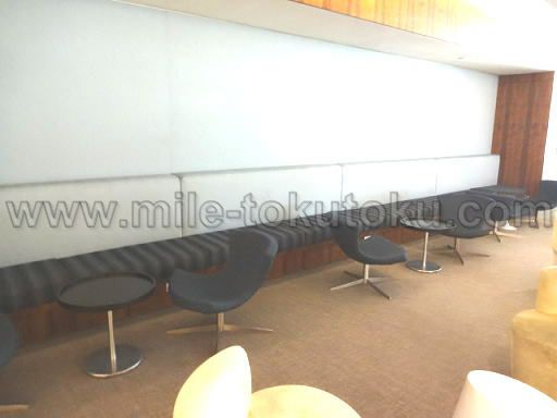 ロサンゼルス空港 大韓航空ラウンジ 横になれるシート