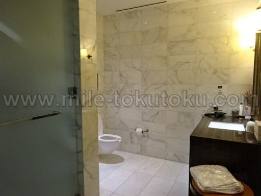 ロサンゼルス空港 大韓航空ラウンジ シャワールームの中