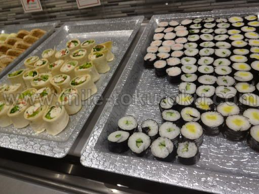 ロサンゼルス空港 大韓航空ラウンジ のり巻き