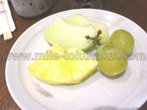 ロサンゼルス空港 大韓航空ラウンジ フルーツ