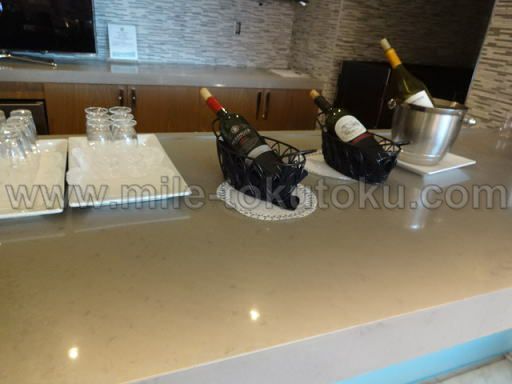 ロサンゼルス空港 大韓航空ラウンジ ワイン