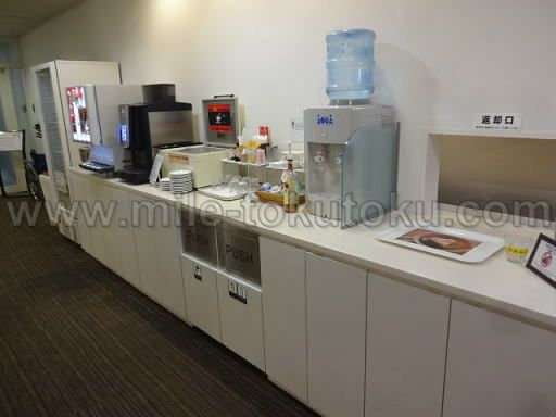 長崎空港ラウンジ「アザレア」 ドリンクコーナー