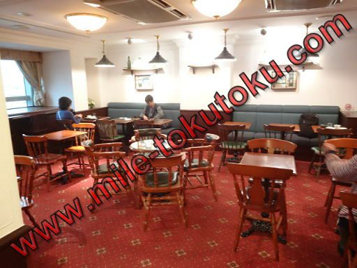 中部国際空港 JALサクララウンジ 1番奥のテーブル席