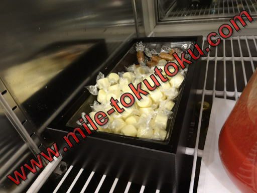 中部国際空港 JALサクララウンジ 冷蔵庫の中にチーズ