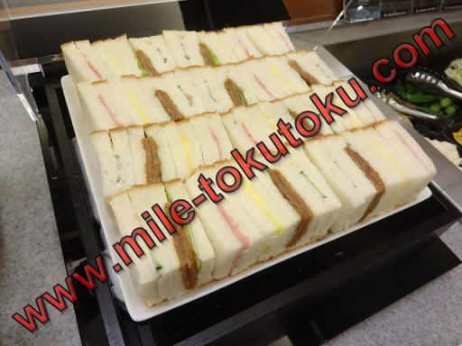 中部国際空港 JALサクララウンジ サンドイッチ