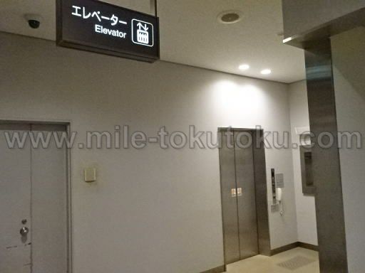 新潟空港 エアリウムラウンジ エレベーターで3階へ