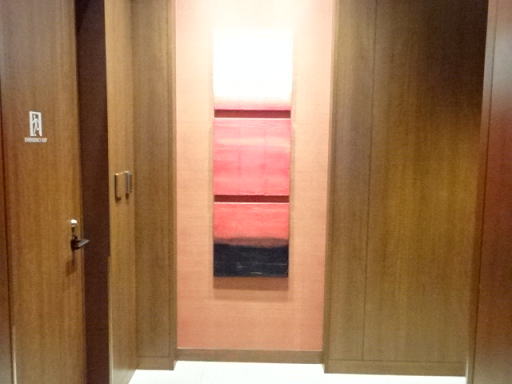 沖縄/那覇空港 JALサクララウンジ メインエリアへの通路