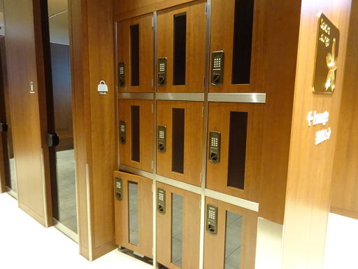 沖縄/那覇空港 JALサクララウンジ ロッカー