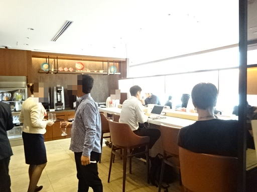沖縄/那覇空港 JALサクララウンジ ダイニングエリア