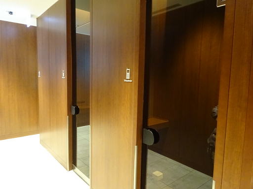 沖縄/那覇空港 JALサクララウンジ 通話ブース