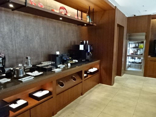 沖縄/那覇空港 JALサクララウンジ ドリンクコーナー