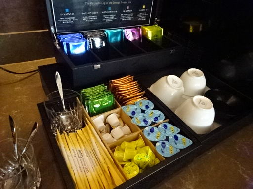 沖縄/那覇空港 JALサクララウンジ ティーバッグ