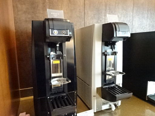 沖縄/那覇空港 JALサクララウンジ ビールサーバー