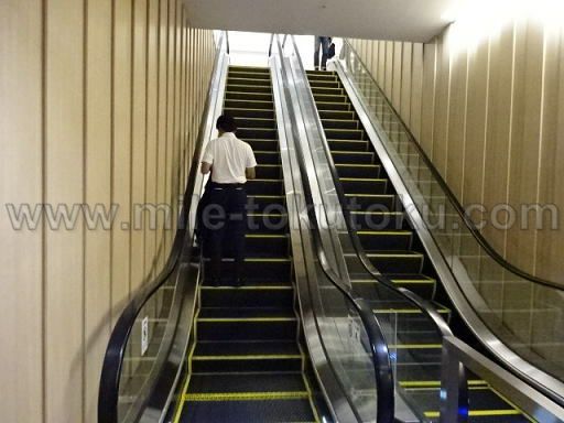 札幌/新千歳空港 ANAラウンジ エスカレーター