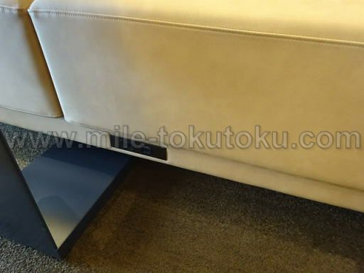 札幌/新千歳空港 ANAラウンジ 座席下の電源は使いにくい