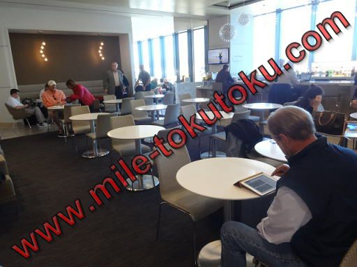 サンフランシスコ空港 第3 ユナイテッド航空ラウンジ テーブル席