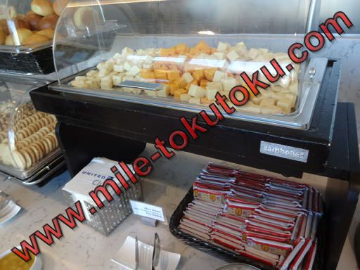 サンフランシスコ空港 第3 ユナイテッド航空ラウンジ チーズ