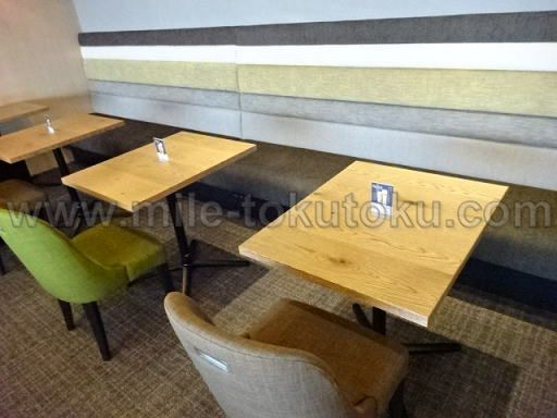 静岡空港 カードラウンジ テーブル席