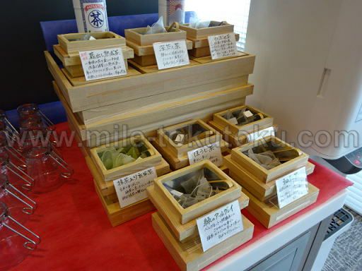 静岡空港 カードラウンジ お茶は8種類