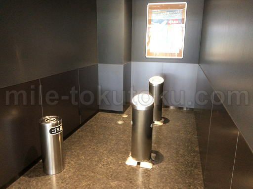 庄内空港 ラウンジ 喫煙室の中