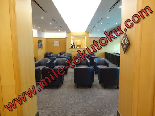 台北/桃園空港 JALラウンジ 奥から入口方面を見た様子