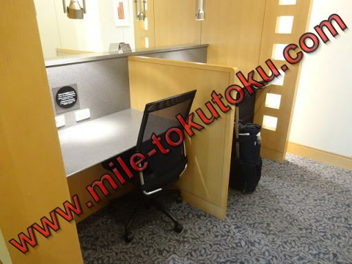 台北/桃園空港 JALラウンジ ビジネスコーナーは4席