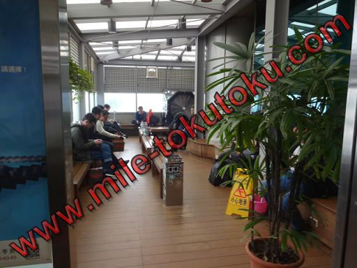 台北/桃園空港 JALラウンジ 喫煙所の中