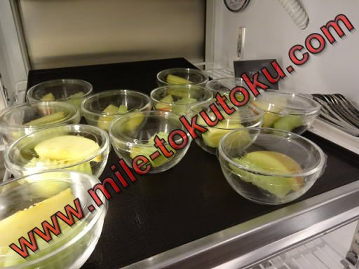 台北/桃園空港 JALラウンジ カットフルーツ