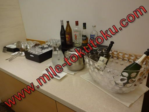 台北/桃園空港 JALラウンジ ワイン等のアルコール類