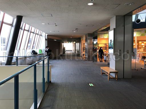 高松空港 ラウンジ讃岐 左奥まで進む