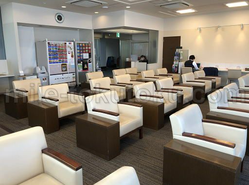 高松空港 ラウンジ讃岐 奥から入口方向