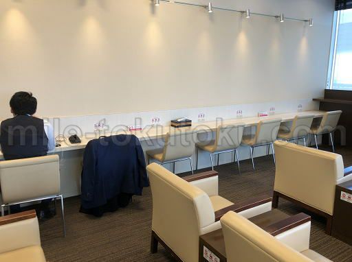 高松空港 ラウンジ讃岐 デスク席