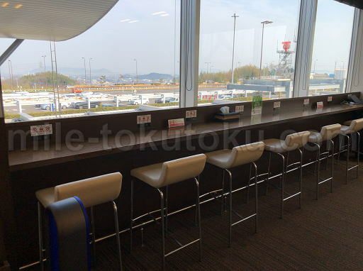 高松空港 ラウンジ讃岐 窓側カウンター席