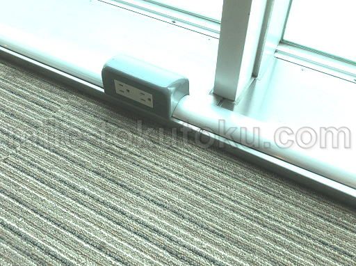 徳島空港 ラウンジ 床のコンセント