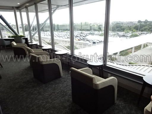 宇部空港 ラウンジ 窓側のソファー席