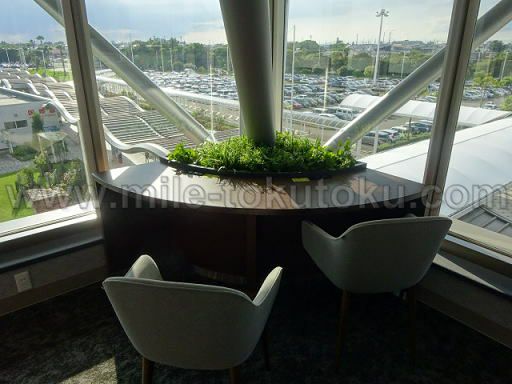 宇部空港 ラウンジ 2人専用のカウンター席