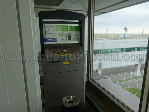 宇部空港 ラウンジ 喫煙室の中