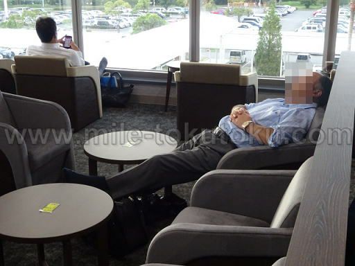 宇部空港 ラウンジ 足伸ばす利用客