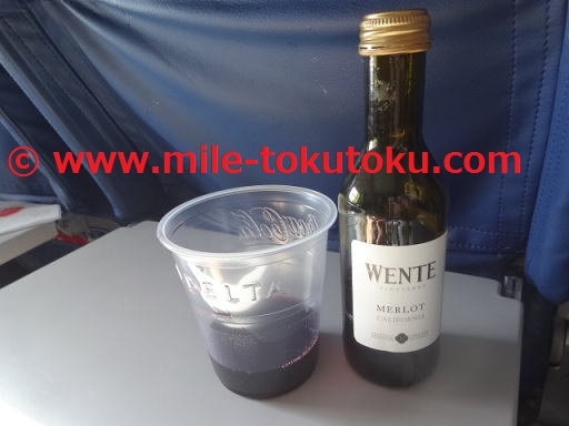 デルタ航空 コンフォートプラス ワインが無料