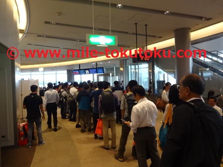 ベトナム航空の搭乗ゲート。上級会員は優先搭乗できる