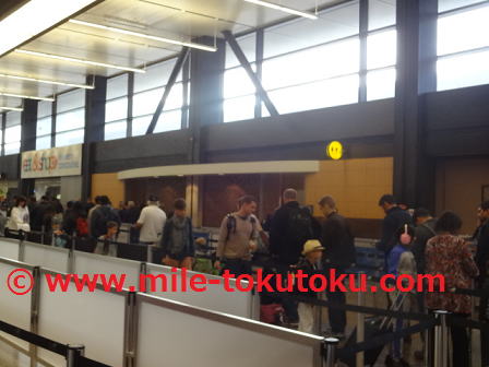 シアトル空港の保安検査場 一般レーンは混んでいることが多い
