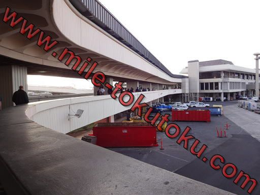 ホノルル空港 ユナイテッド航空ラウンジ 道のり