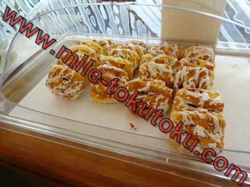 ホノルル空港 ユナイテッド航空ラウンジ 甘いパン